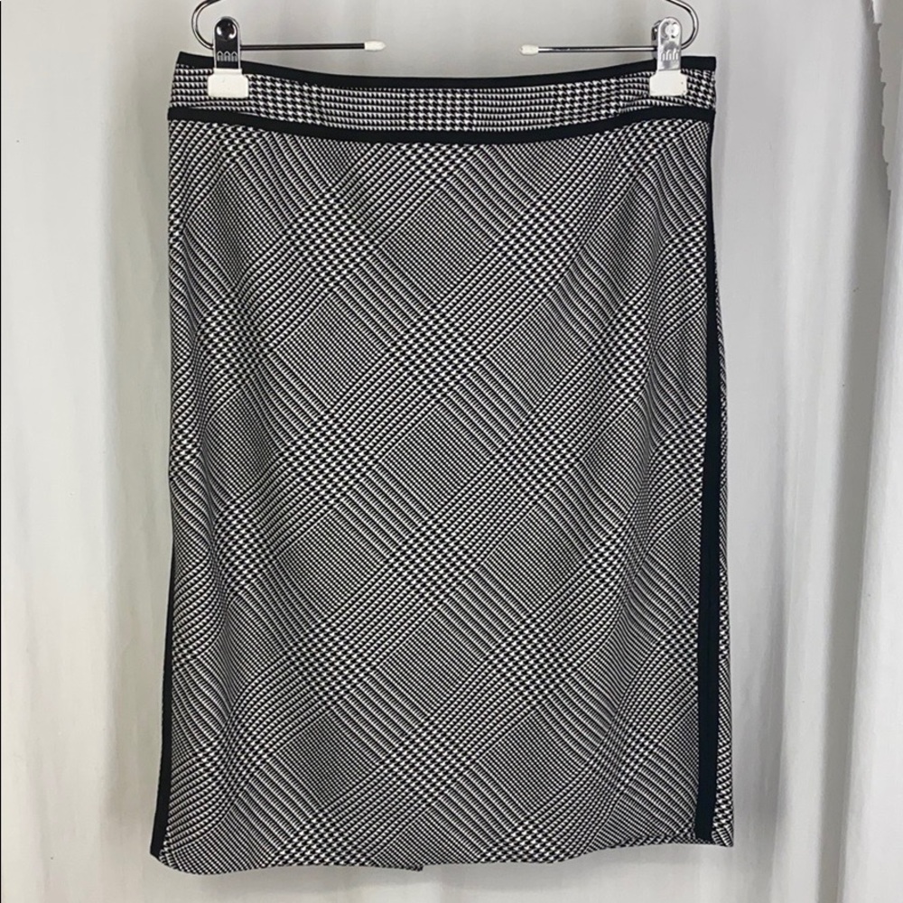 WHBM 14 Houndstooth Straight Skirt Black White